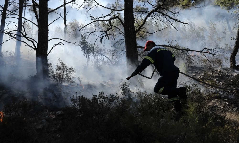 Πολύ υψηλός κίνδυνος πυρκαγιάς αύριο – Συναγερμός και στην Αττική